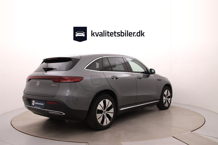 Grå Mercedes EQC 400 fra 2023