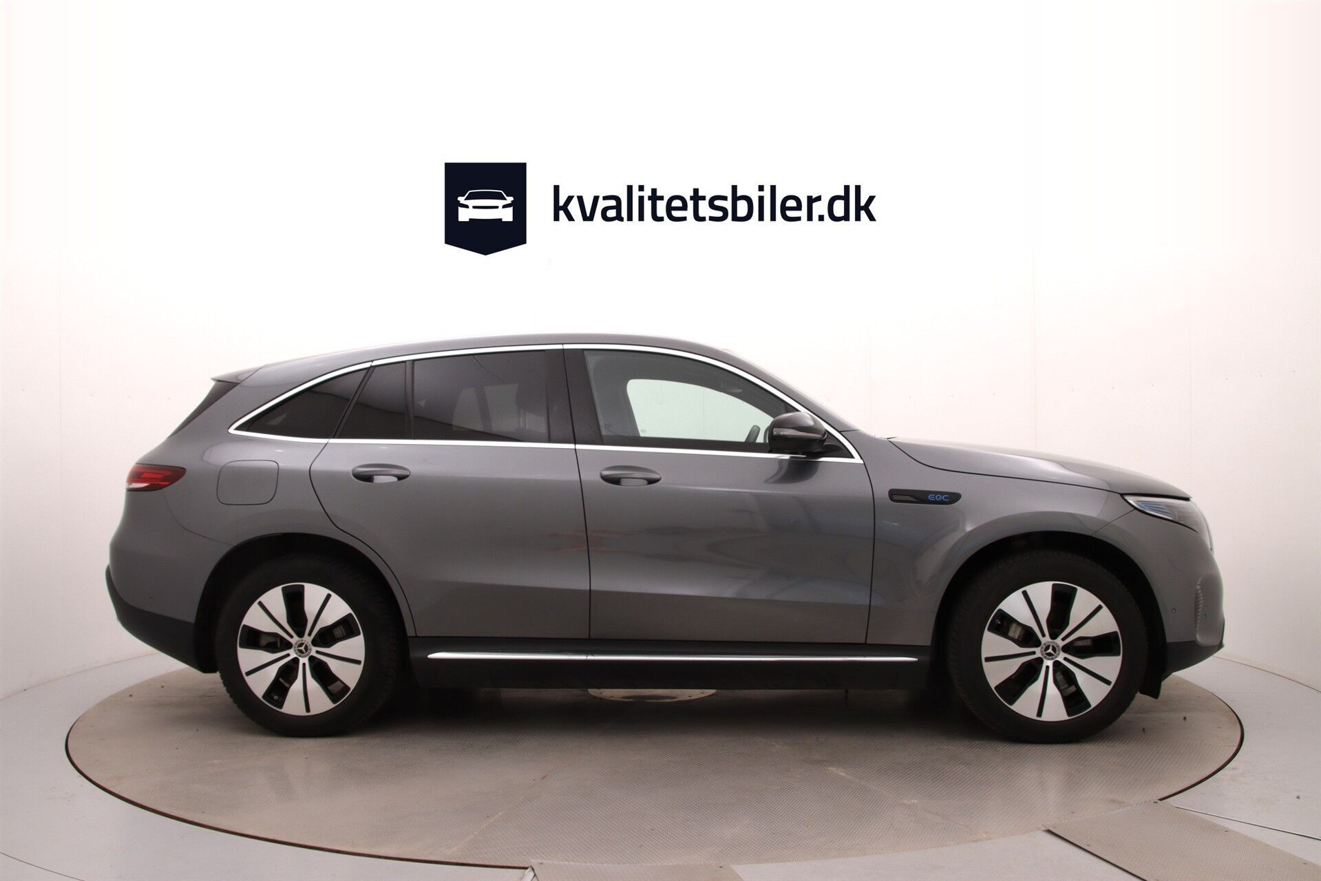 Grå Mercedes EQC 400 fra 2023