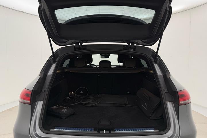 Grå Mercedes EQC 400 fra 2023