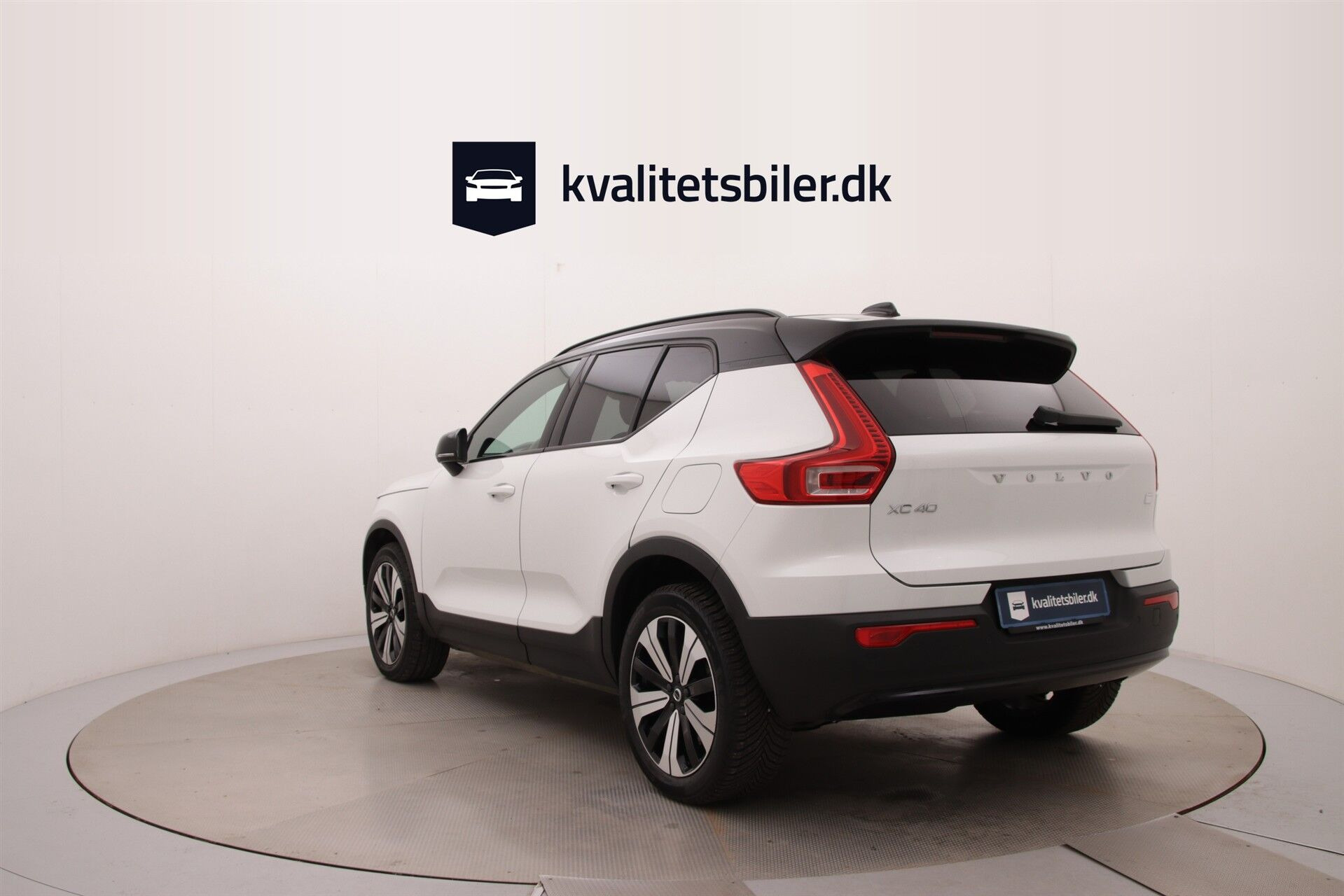 Hvid Volvo XC40 fra 2023