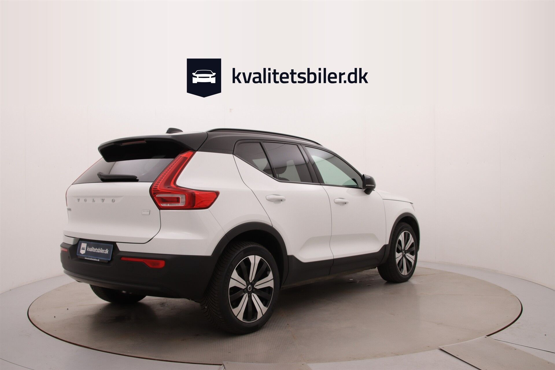 Hvid Volvo XC40 fra 2023