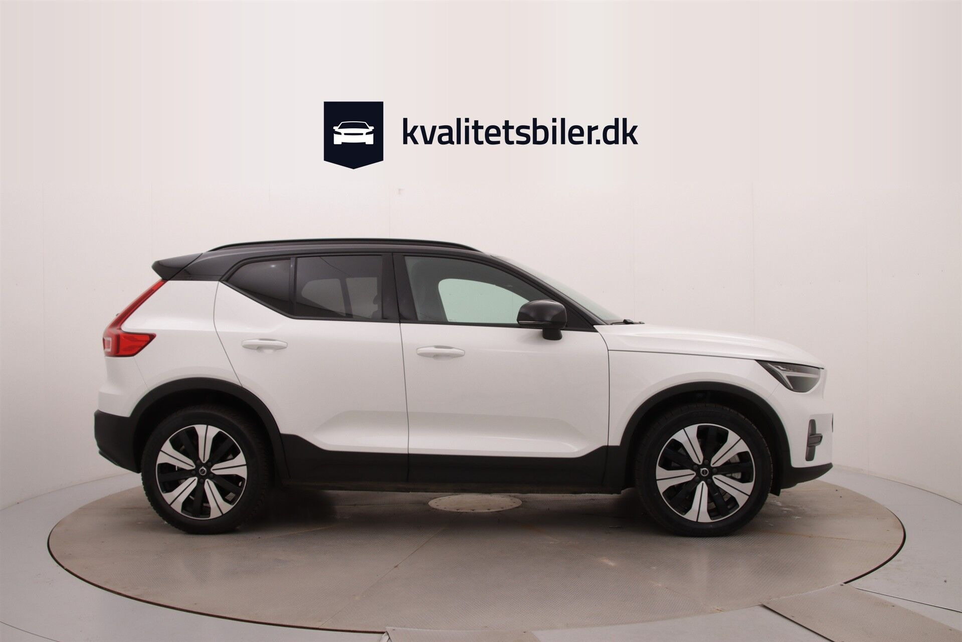 Hvid Volvo XC40 fra 2023