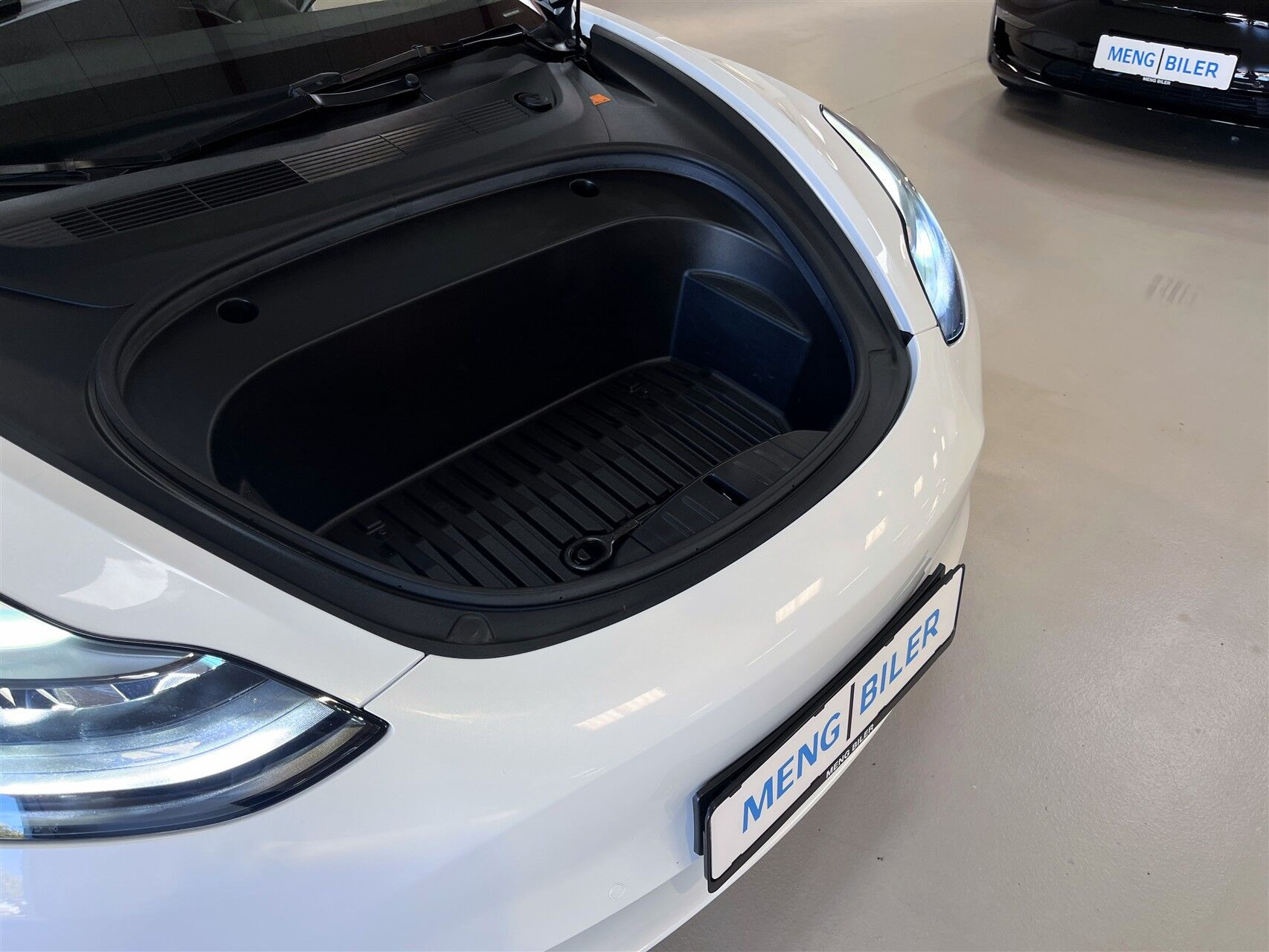 Hvid Tesla Model 3 fra 2021
