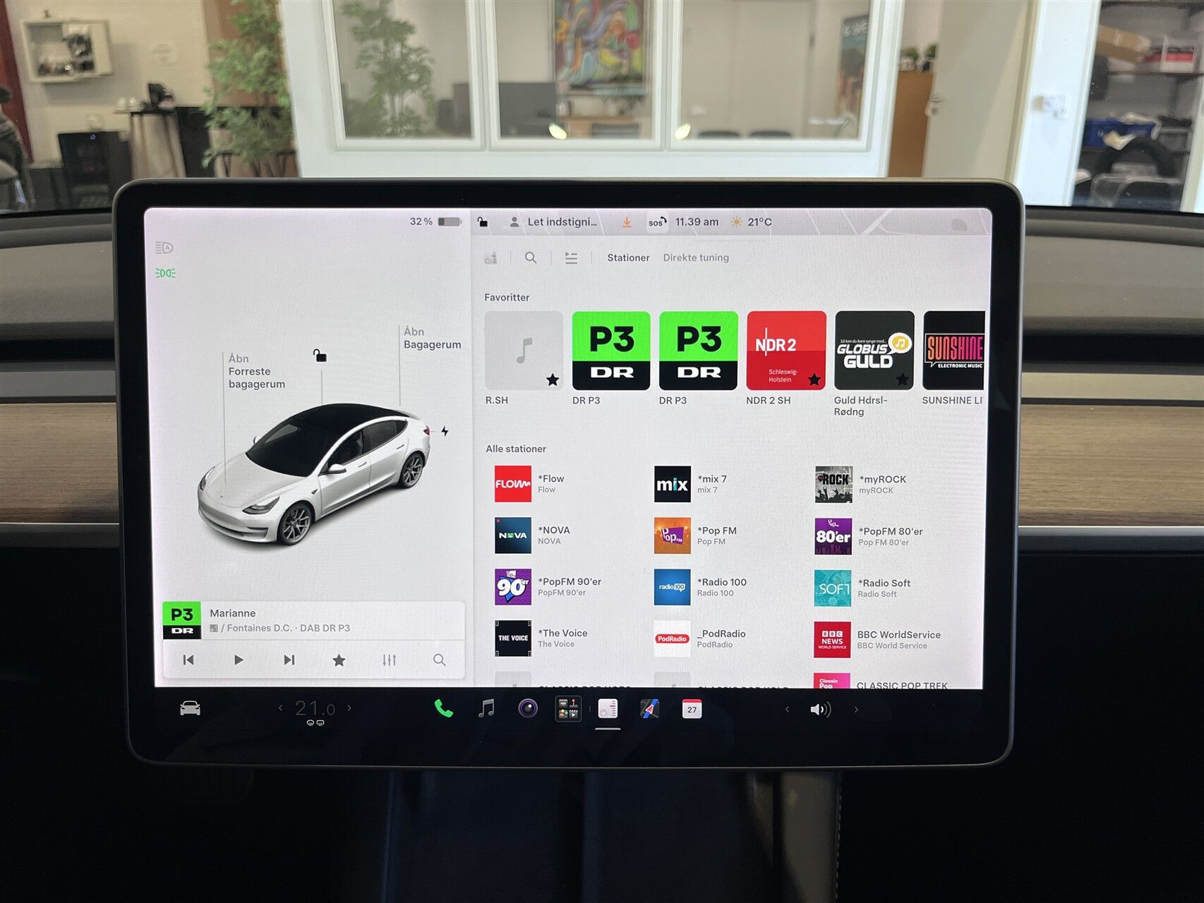 Hvid Tesla Model 3 fra 2021