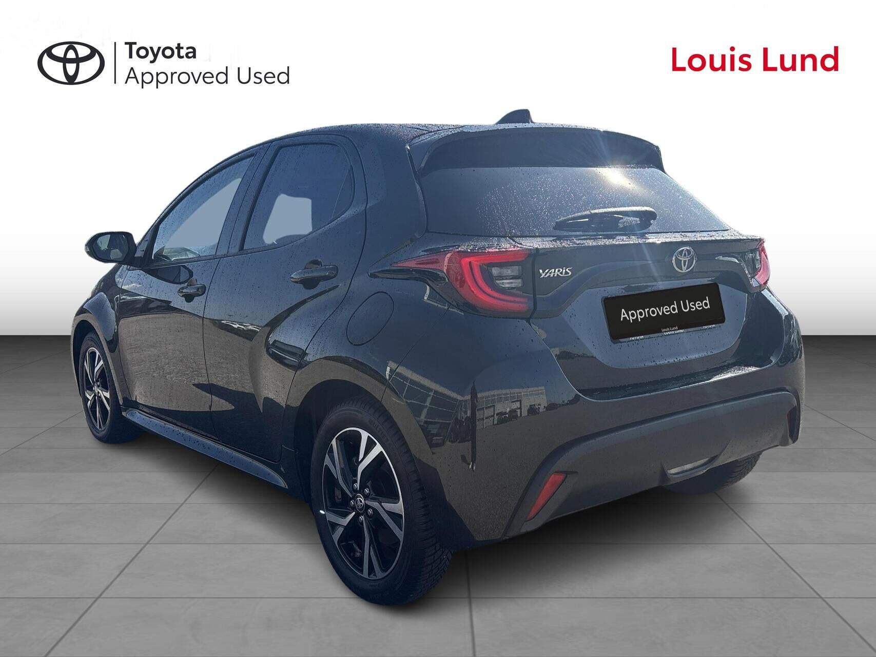 Sort Toyota Yaris fra 2025
