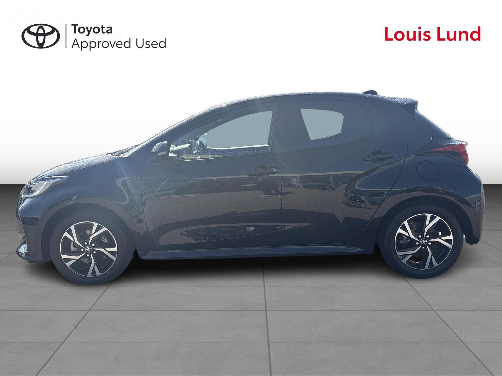 Sort Toyota Yaris fra 2025