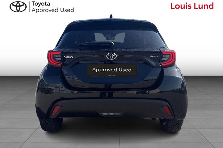 Sort Toyota Yaris fra 2025