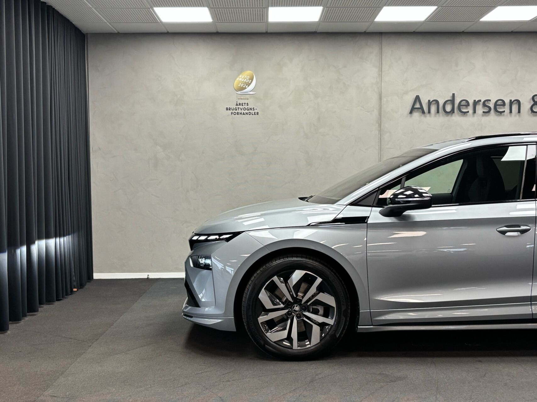 Grå Skoda Enyaq fra 2026