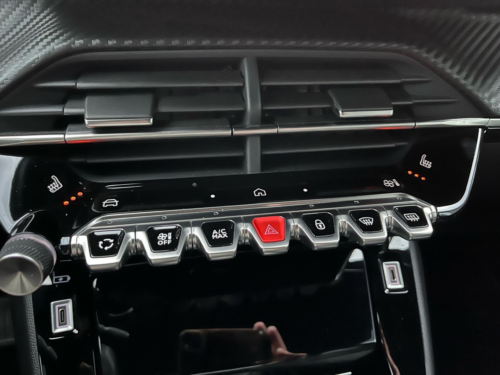 Blå Peugeot 2008 fra 2023