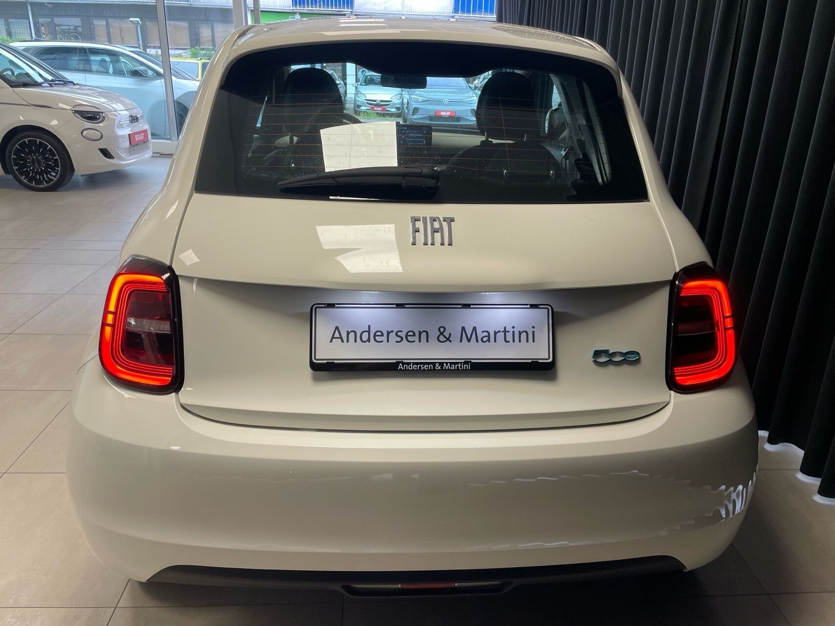 Hvid Fiat 500e fra 2023