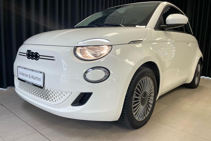Hvid Fiat 500e fra 2023