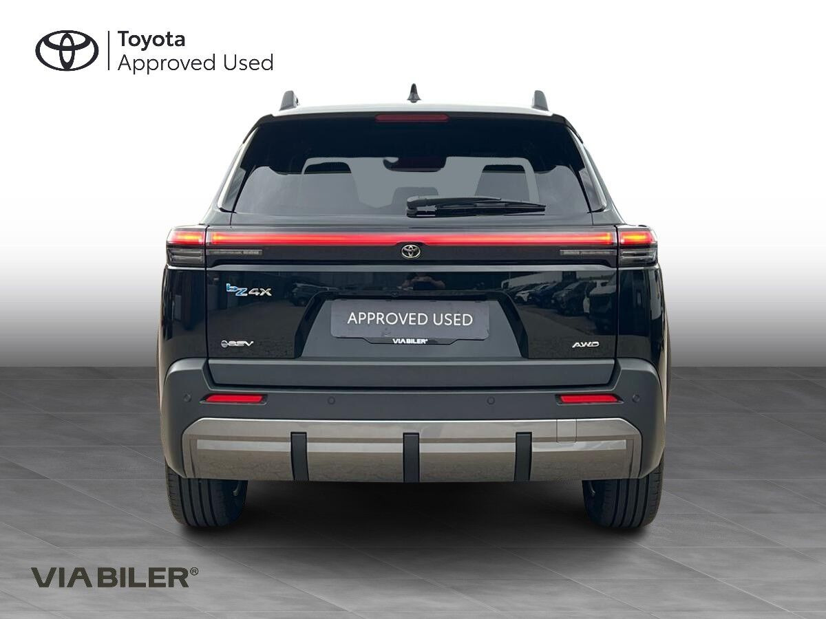 Sort Toyota bZ4X Touring fra 2026