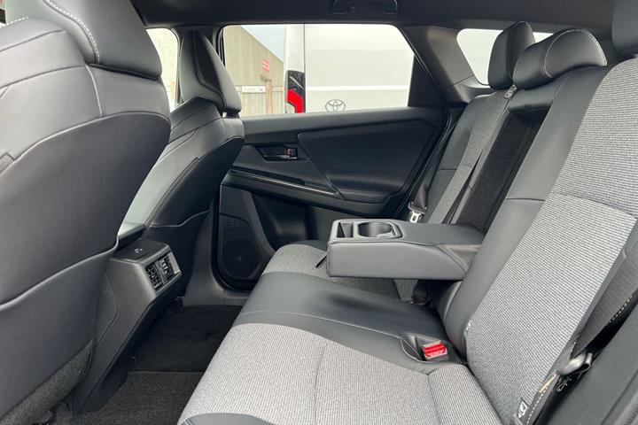 Sort Toyota bZ4X Touring fra 2026