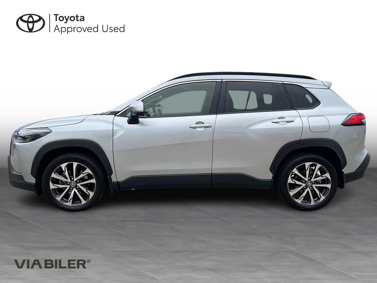 Sølv Toyota Corolla Cross fra 2024