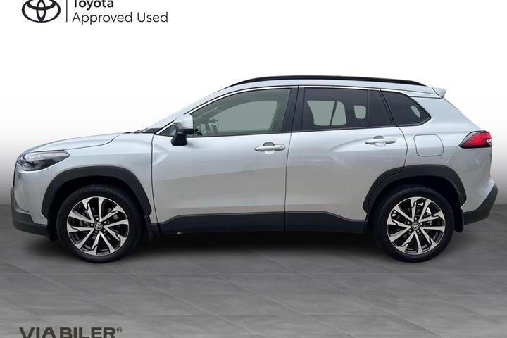 Sølv Toyota Corolla Cross fra 2024