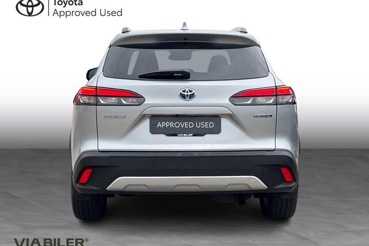 Sølv Toyota Corolla Cross fra 2024