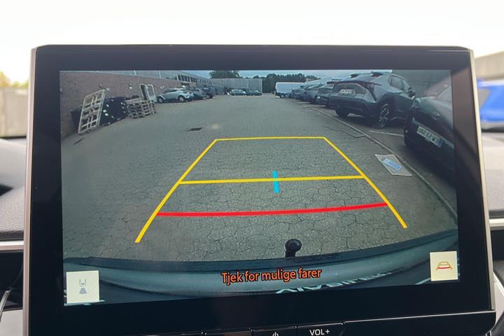 Sølv Toyota Corolla Cross fra 2024