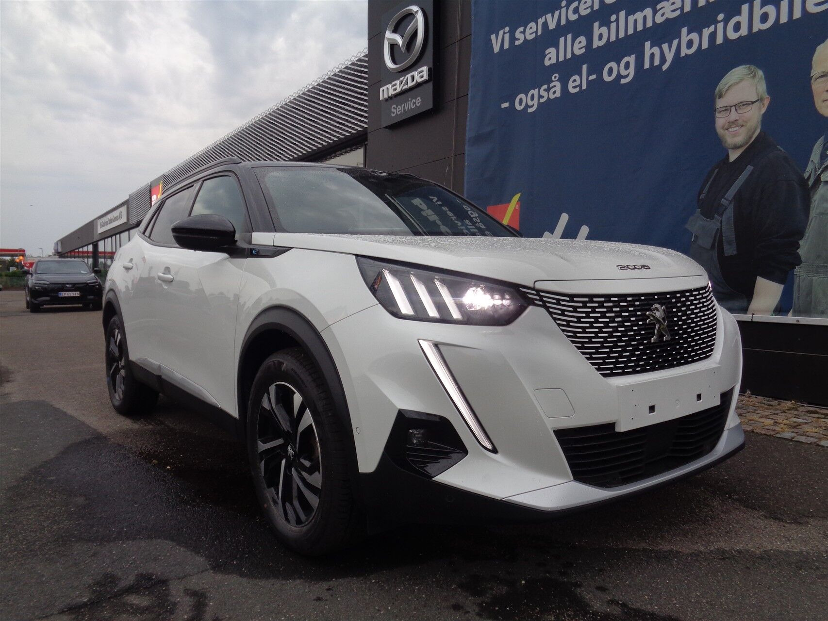 Hvid Peugeot e-2008 fra 2021