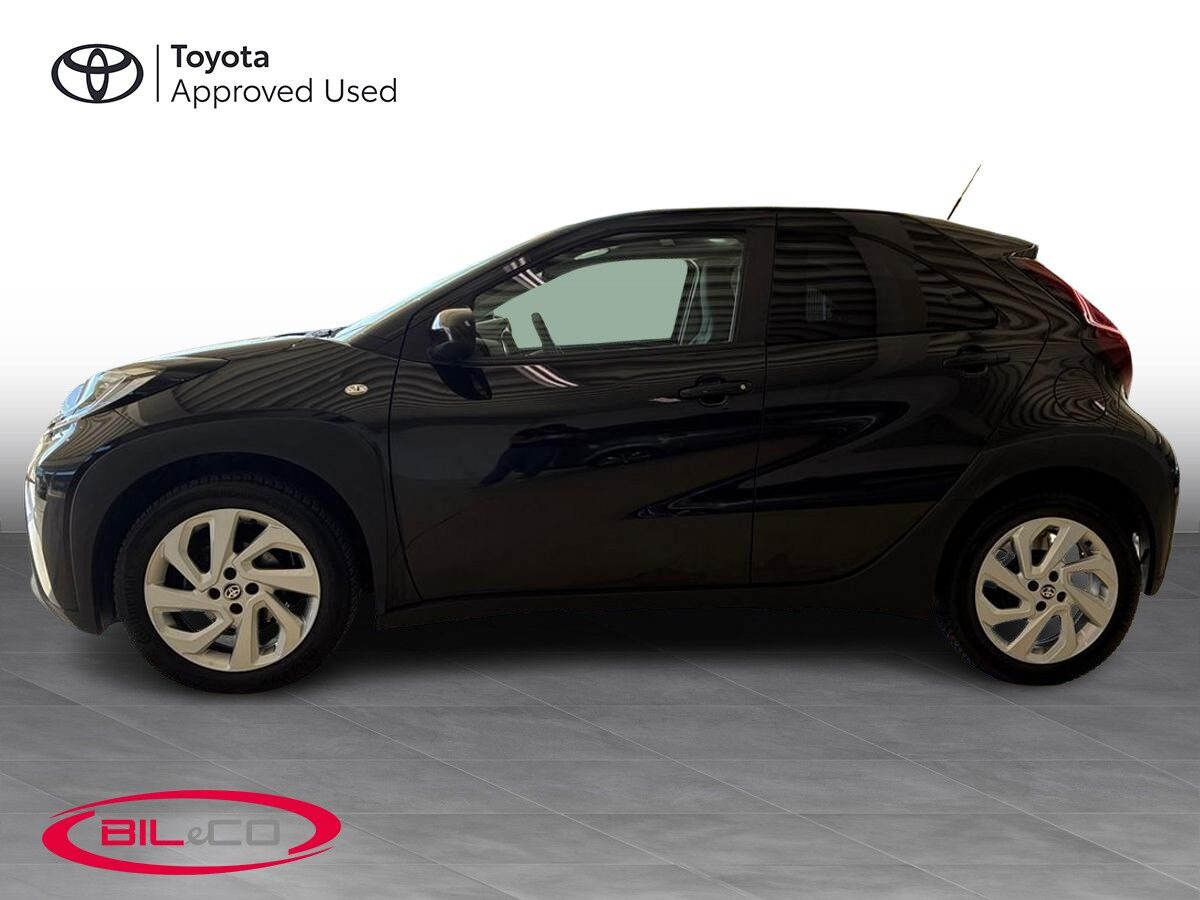 Sort Toyota Aygo X fra 2023