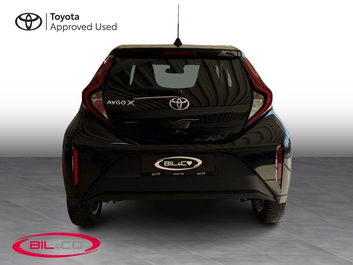 Sort Toyota Aygo X fra 2023