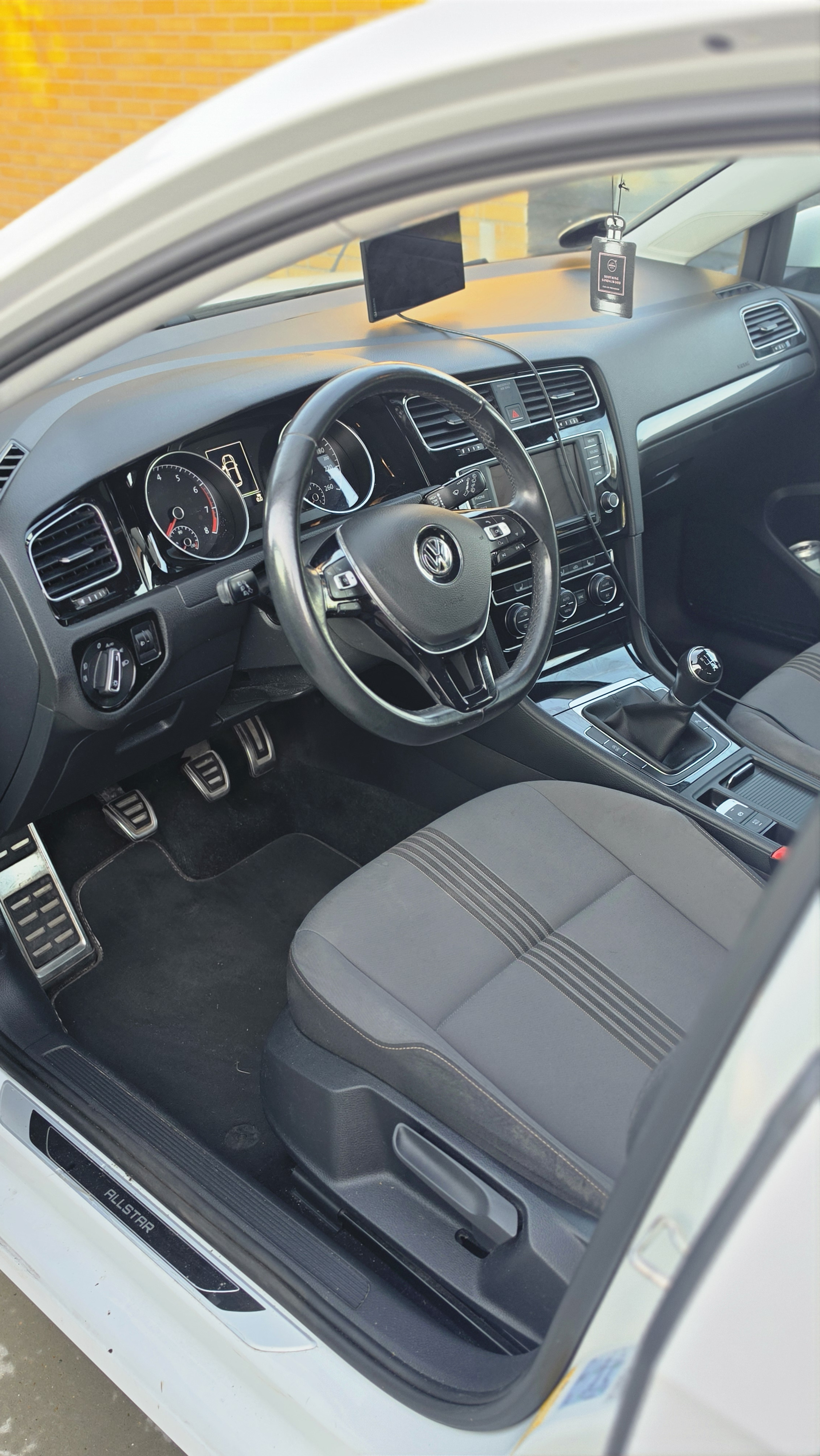 Hvid VW Golf VII fra 2016