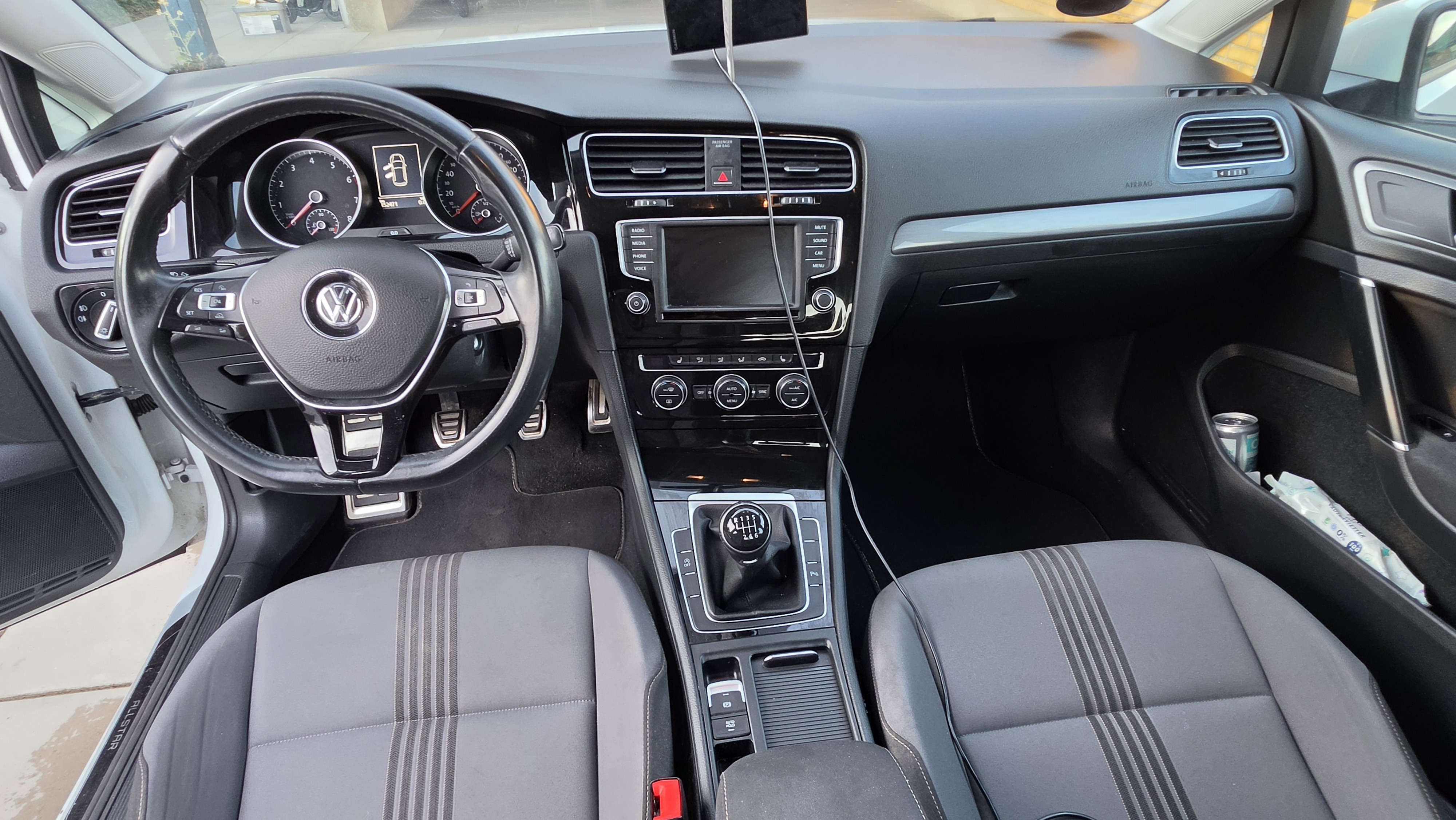 Hvid VW Golf VII fra 2016