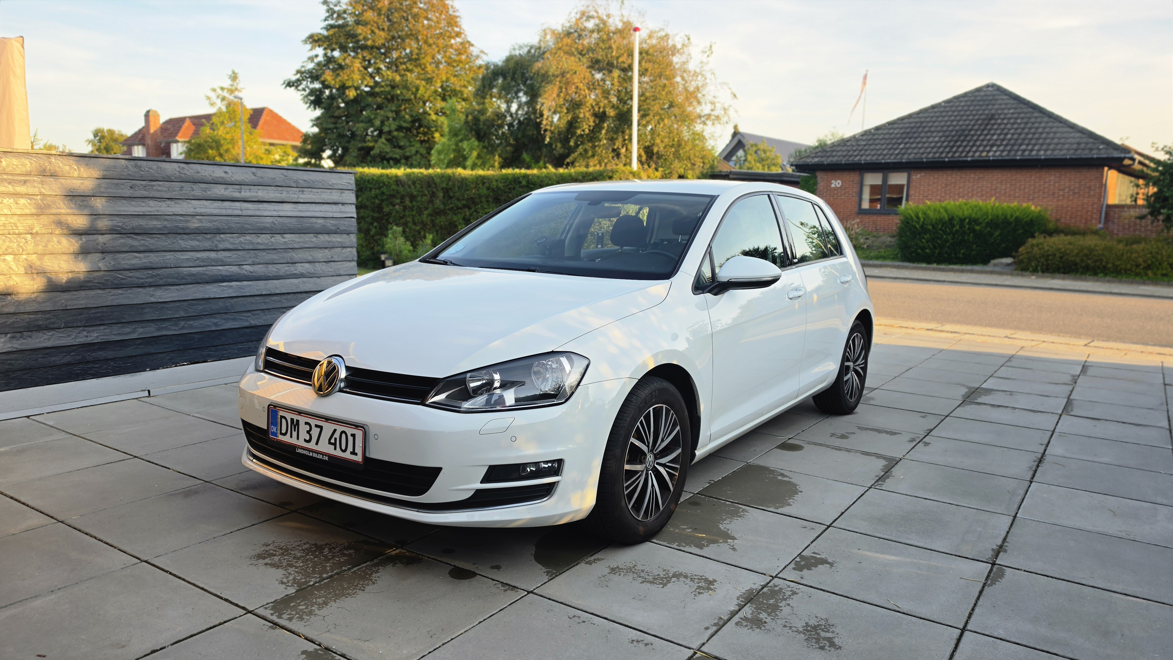 Hvid VW Golf VII fra 2016