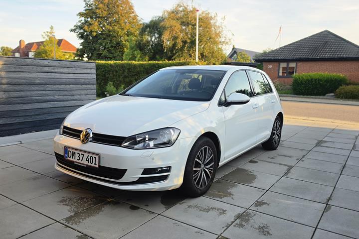Hvid VW Golf VII fra 2016