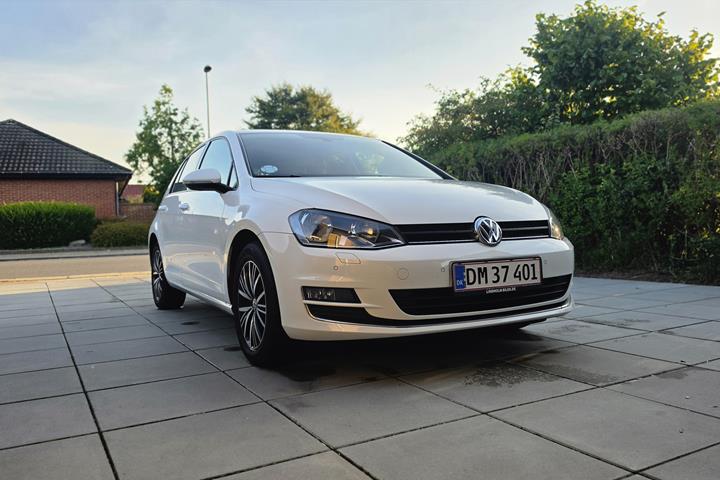 Hvid VW Golf VII fra 2016