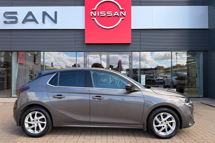 Sort Opel Corsa fra 2020
