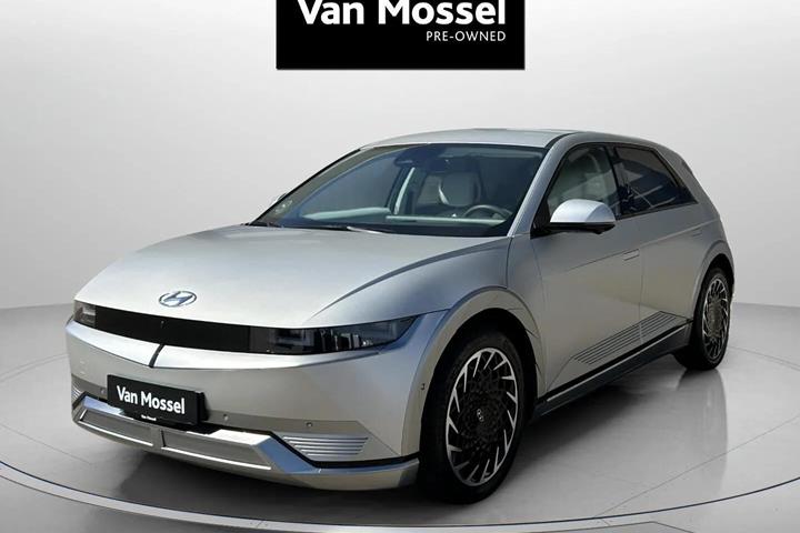 Gul Hyundai Ioniq 5 fra 2023 set udefra