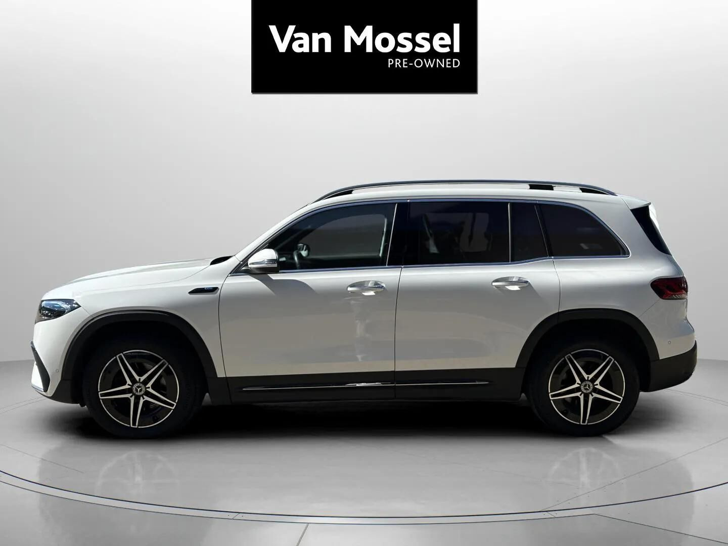 Hvid Mercedes EQB 300 fra 2022