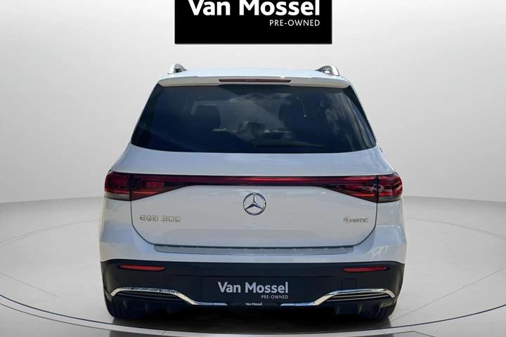 Hvid Mercedes EQB 300 fra 2022