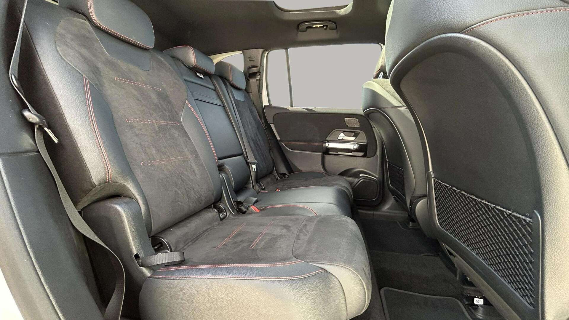 Hvid Mercedes EQB 300 fra 2022