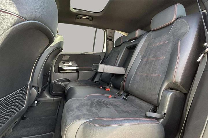 Hvid Mercedes EQB 300 fra 2022