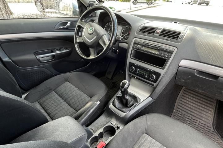 Grå Skoda Octavia fra 2013