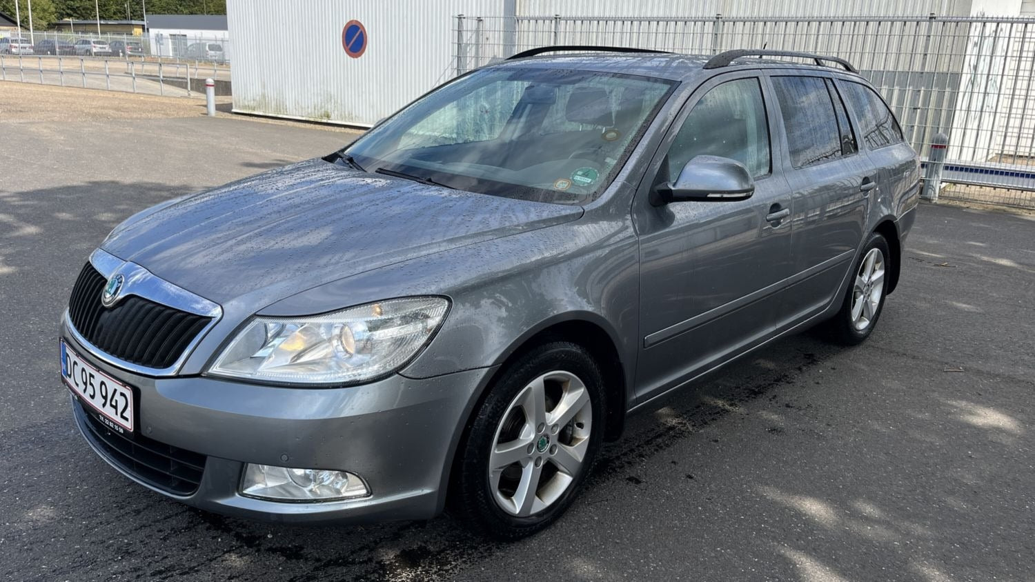 Grå Skoda Octavia fra 2013