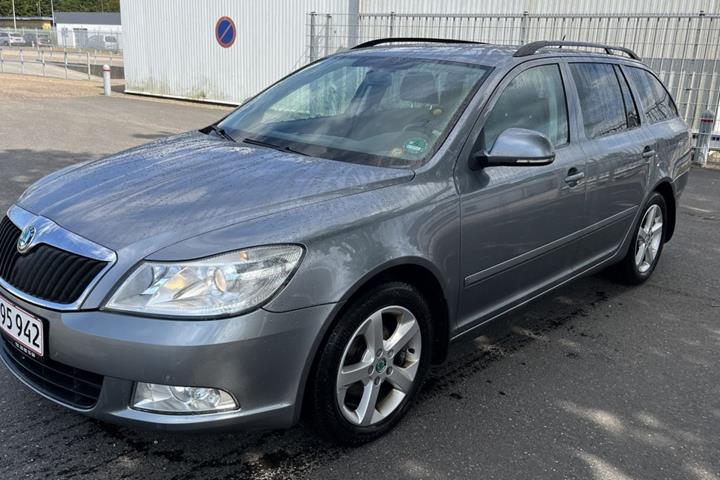 Grå Skoda Octavia fra 2013