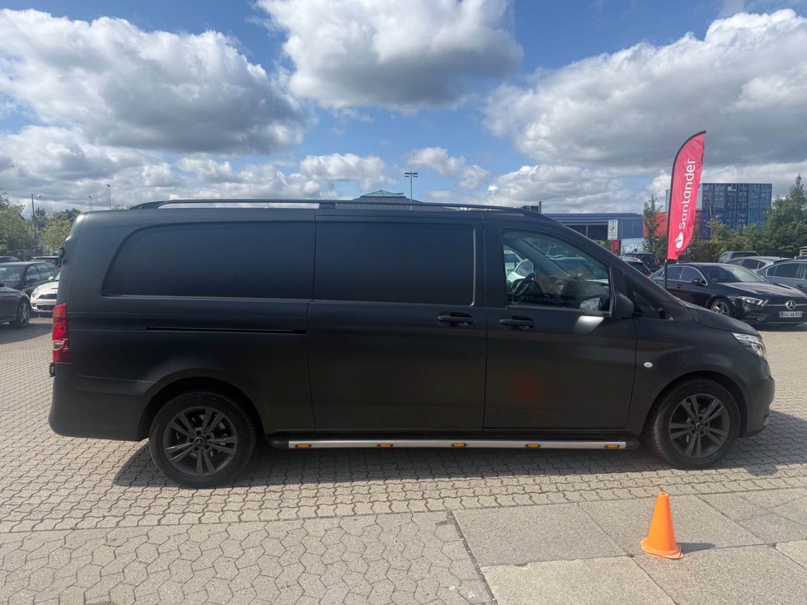 Hvid Mercedes Vito 114 fra 2019