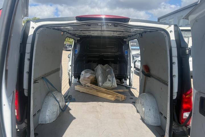 Hvid Mercedes Vito 114 fra 2019