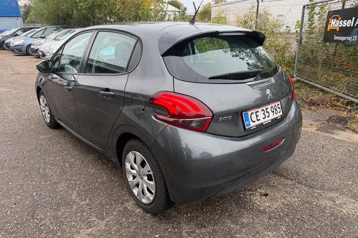 Grøn Peugeot 208 fra 2017