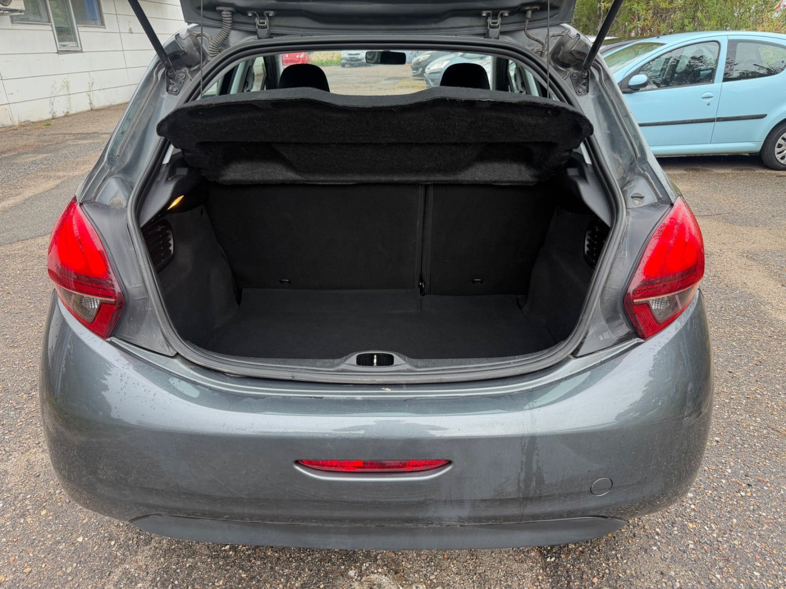Grøn Peugeot 208 fra 2017
