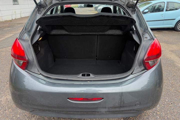 Grøn Peugeot 208 fra 2017