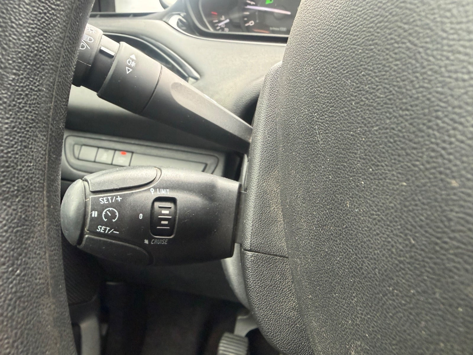 Grøn Peugeot 208 fra 2017