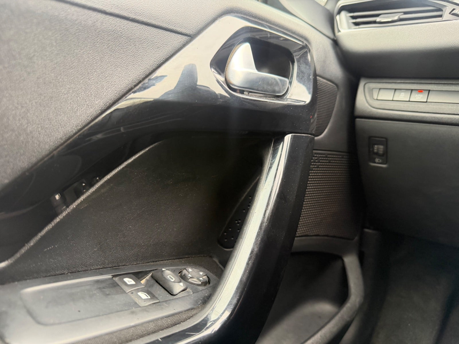 Grøn Peugeot 208 fra 2017