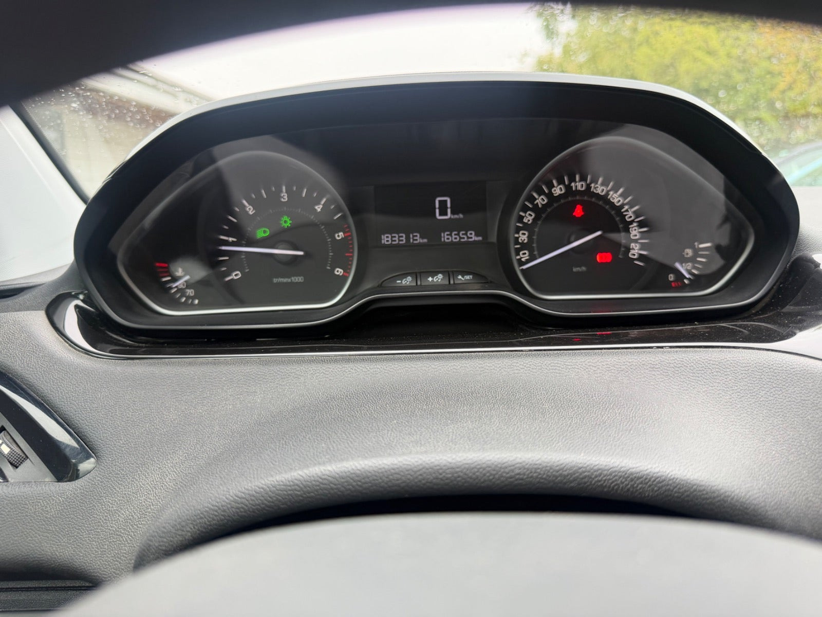 Grøn Peugeot 208 fra 2017