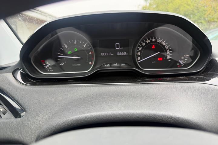 Grøn Peugeot 208 fra 2017
