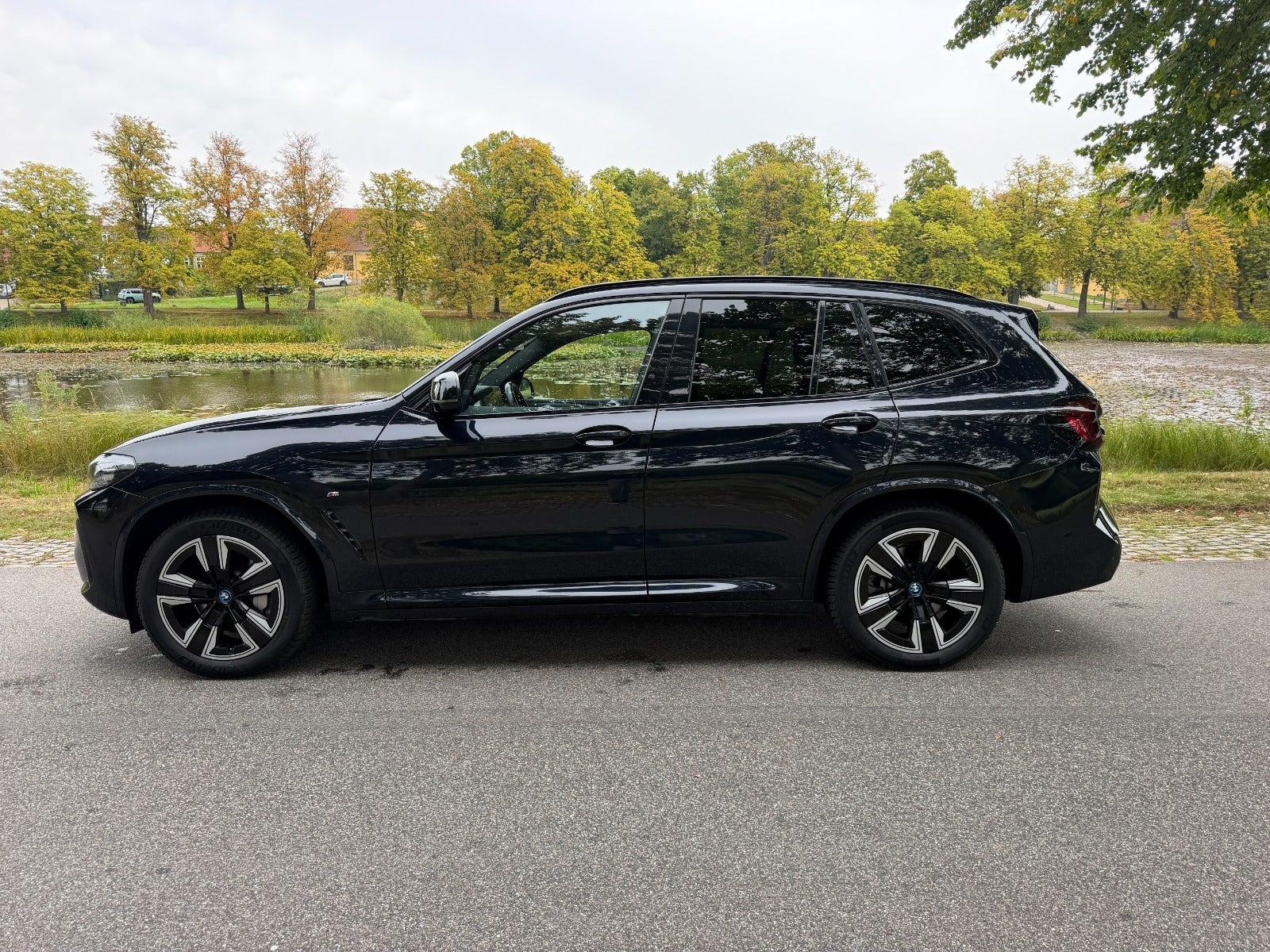 Sort BMW iX3 fra 2023
