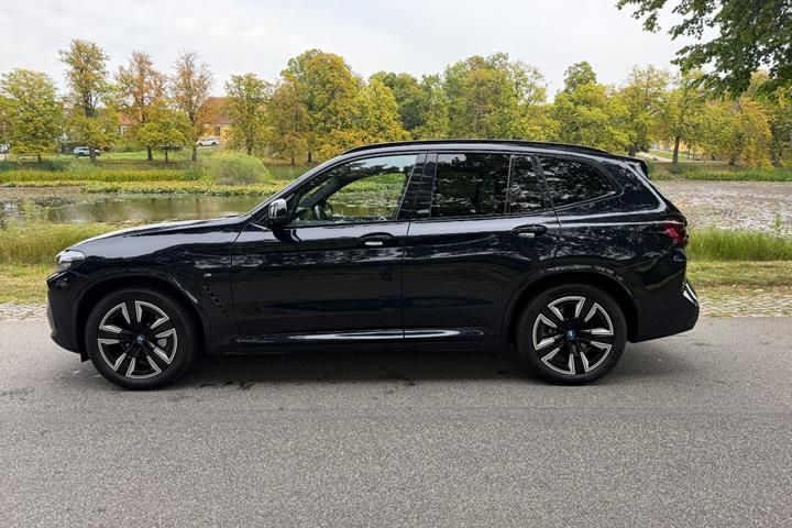 Sort BMW iX3 fra 2023