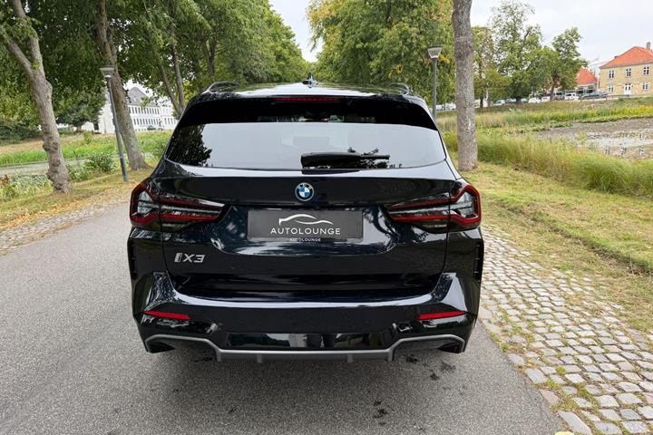 Sort BMW iX3 fra 2023